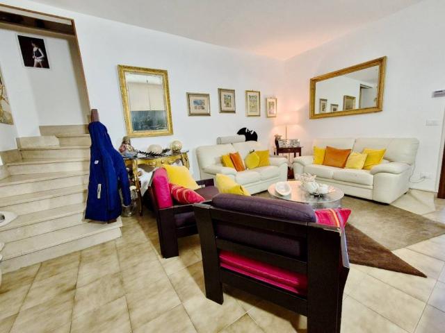 Villa Indipendente in vendita a Pettori, Cascina