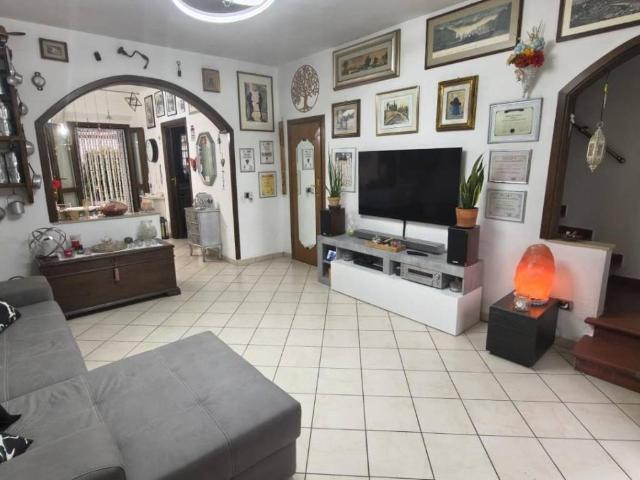 Villa Indipendente in vendita a San Donato, Cascina