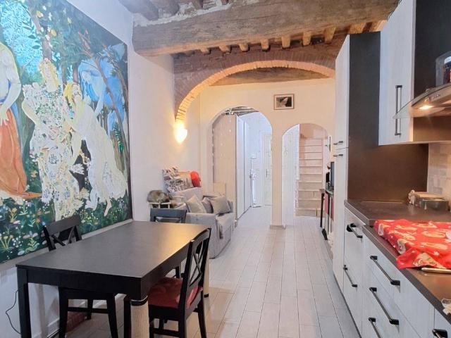 Villa Indipendente in vendita a San Frediano a Settimo, Cascina