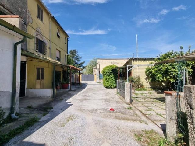 Villa Indipendente in vendita a San Frediano a Settimo, Cascina