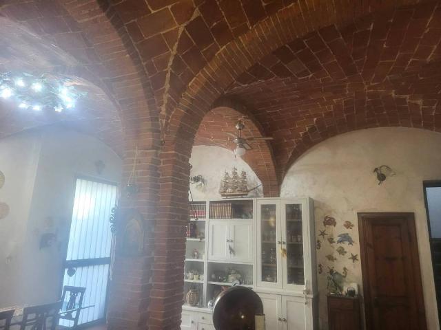 Villa Indipendente in vendita a San Frediano a Settimo, Cascina