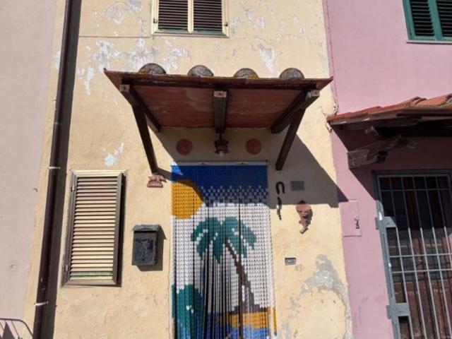 Villa Indipendente in vendita a Laiano, Cascina