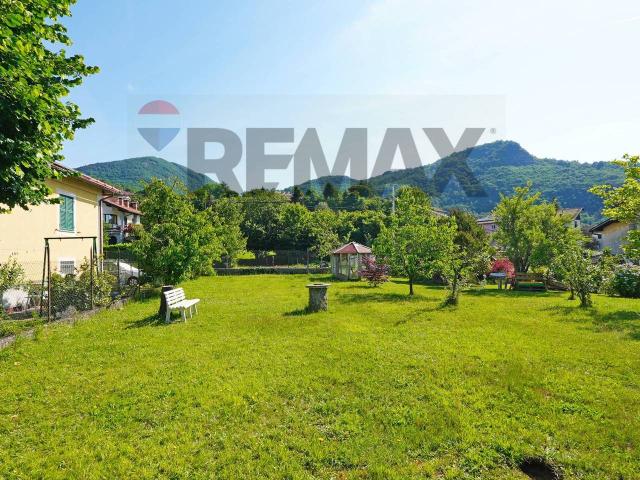 Villa Indipendente in vendita a Casella, Liguria