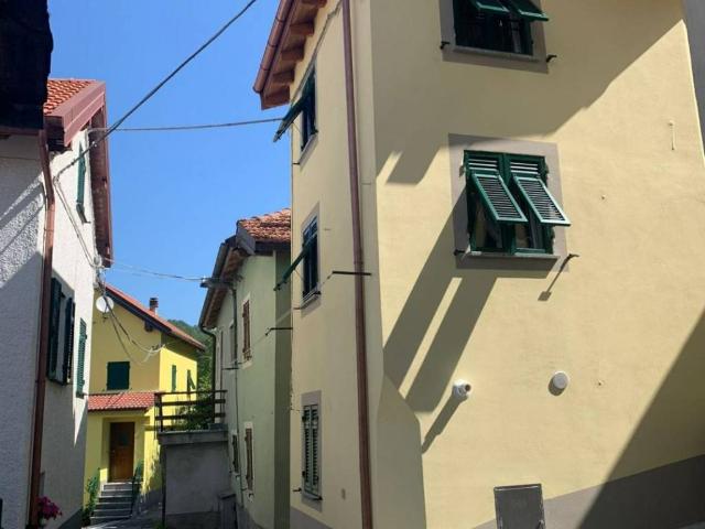 Villa Indipendente in vendita a Avosso, Casella