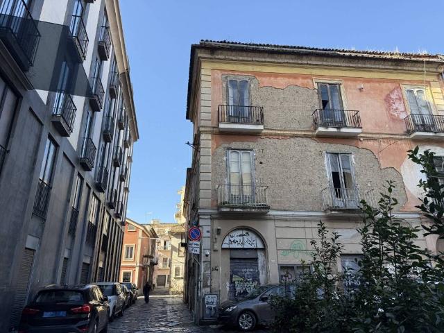 Villa Indipendente in vendita a Centro Storico, Caserta