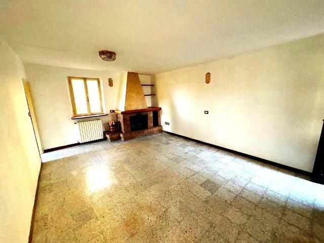 Villa Indipendente in vendita a Appennino Reggiano, Re
