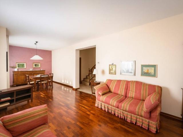 Villa Indipendente in vendita a Appennino Reggiano, Re