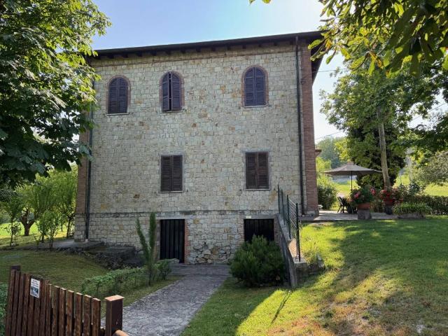 Villa Indipendente in vendita a Appennino Reggiano, Re