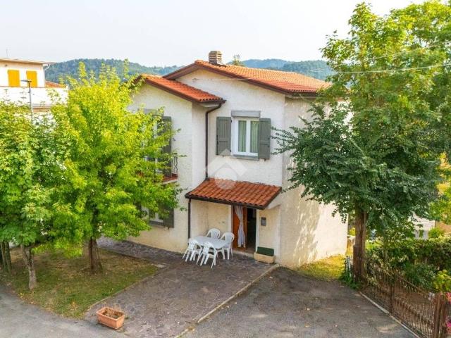 Villa Indipendente in vendita a Appennino Reggiano, Re