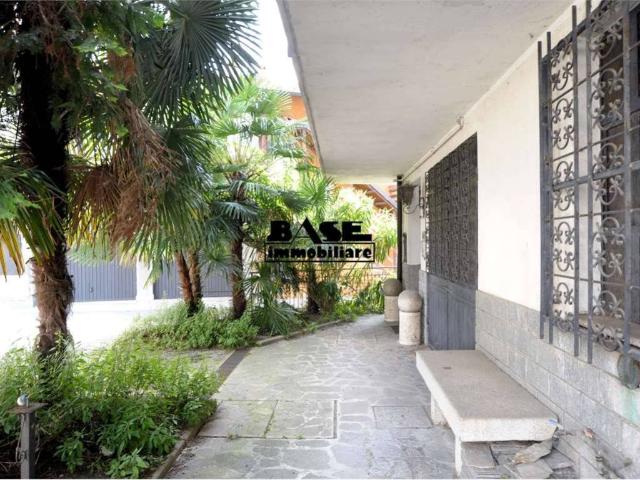 Villa Indipendente in vendita a Casnate con Bernate, Casnate