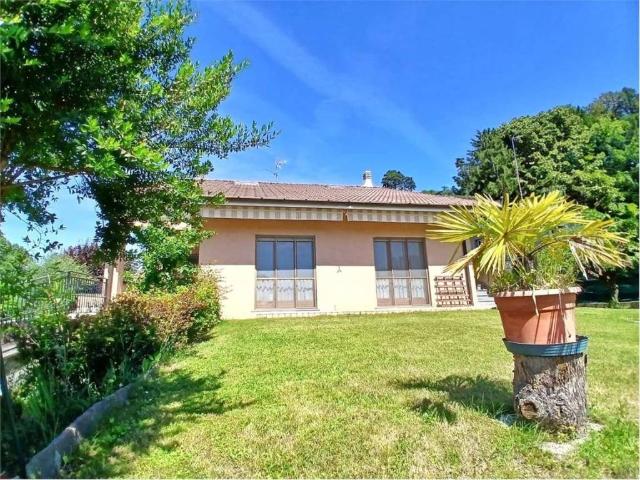 Villa Indipendente in vendita a Casnate con Bernate, Lombardia