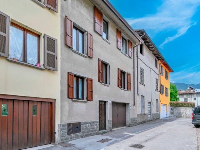 Villa Indipendente in vendita a Casnigo, Lombardia