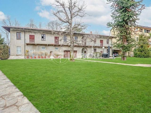 Villa Indipendente in vendita a Casorate Sempione, Lombardia