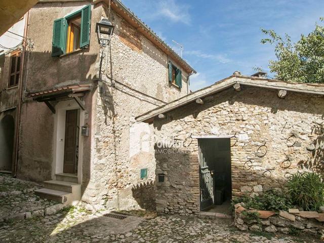 Villa Indipendente in vendita a Casperia, Lazio
