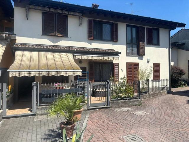 Villa Indipendente in vendita a Cassano D'adda, Lombardia