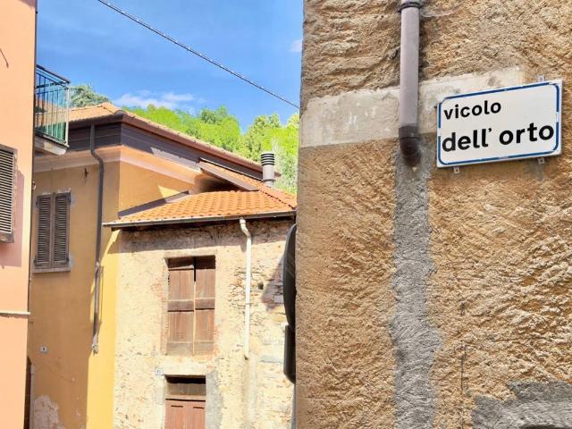 Villa Indipendente in vendita a Comunità Montana Valli del Verbano, Cassano Valcuvia