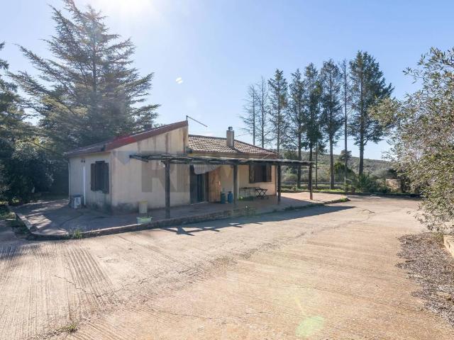 Villa Indipendente in vendita a Cassaro, Sicilia