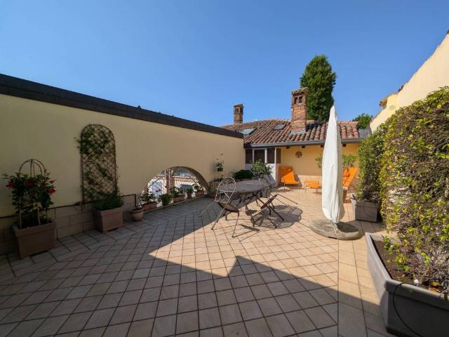 Villa Indipendente in vendita a Cassinetta Di Lugagnano, Lombardia
