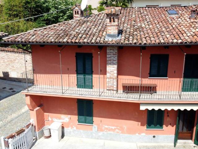 Villa Indipendente in vendita a Castagnito, Cuneo