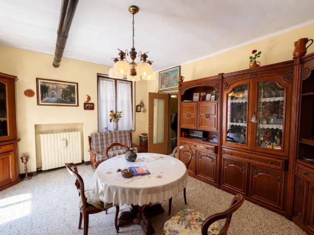 Villa Indipendente in vendita a Piemonte, Asti