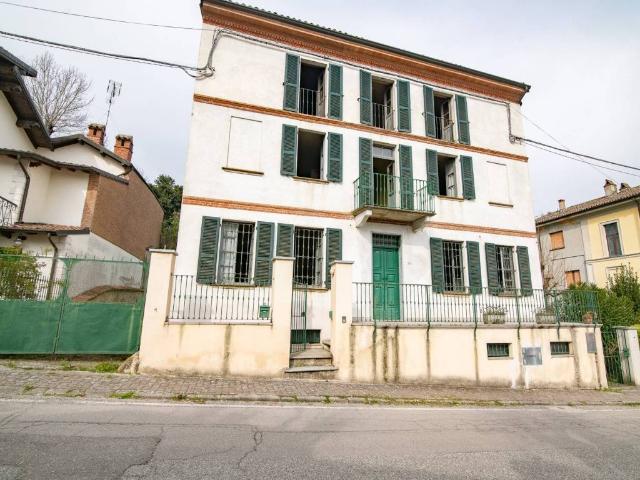 Villa Indipendente in vendita a Castana, Lombardia