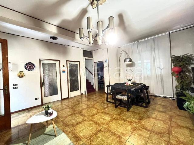 Villa Indipendente in vendita a Castegnato, Lombardia