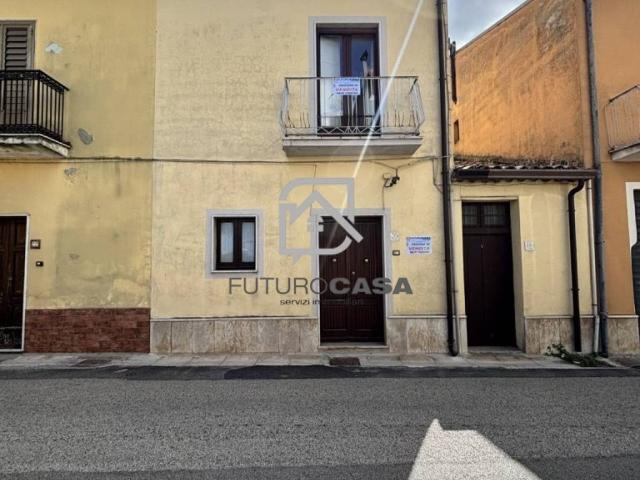 Villa Indipendente in vendita a Castel Baronia, Avellino