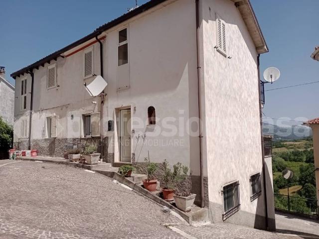 Villa Indipendente in vendita a Castel Del Giudice, Molise