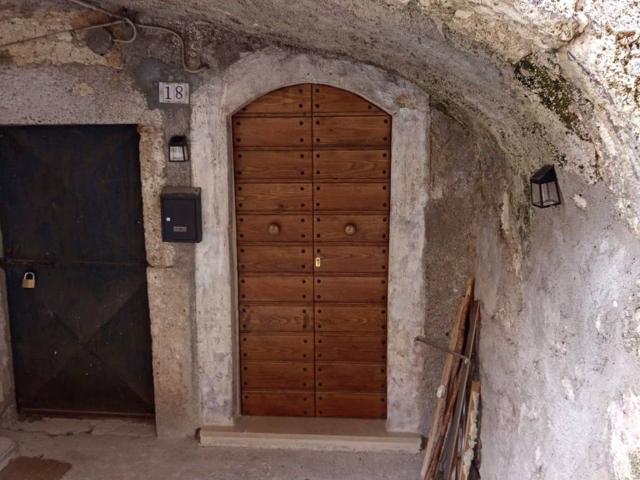 Villa Indipendente in vendita a Castel Del Monte, Abruzzo