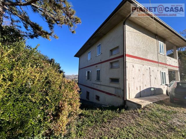 Villa Indipendente in vendita a Piattoni, Marche