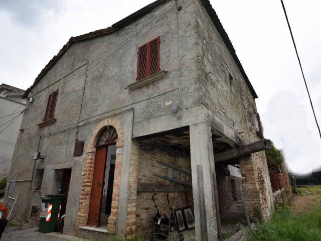 Villa Indipendente in vendita a Piattoni, Marche