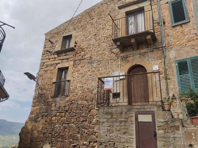 Villa Indipendente in vendita a Castel Di Lucio, Sicilia