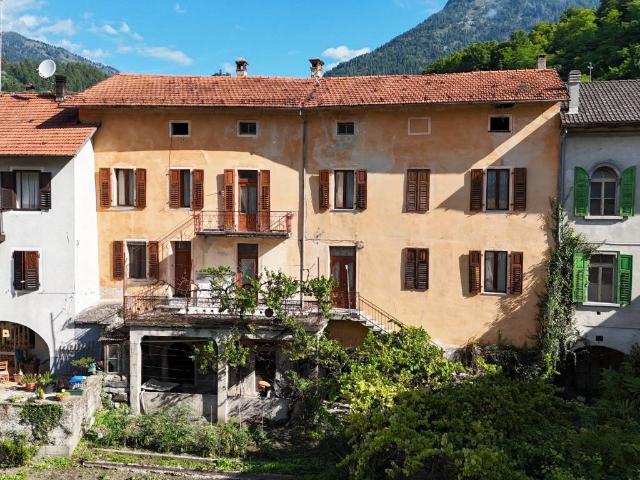 Villa Indipendente in vendita a Comunità Valsugana e Tesino, Ivano Fracena