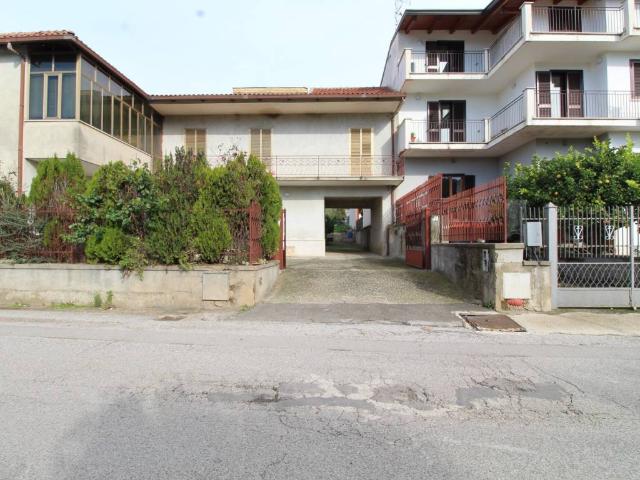 Villa Indipendente in vendita a Castel Morrone, Campania