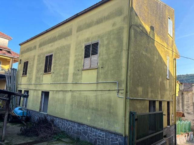 Villa Indipendente in vendita a Castel Morrone, Campania