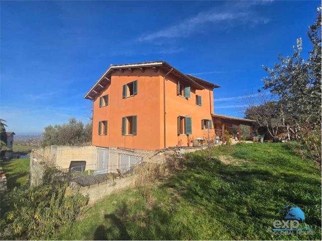 Villa Indipendente in vendita a Castel Ritaldi, Umbria