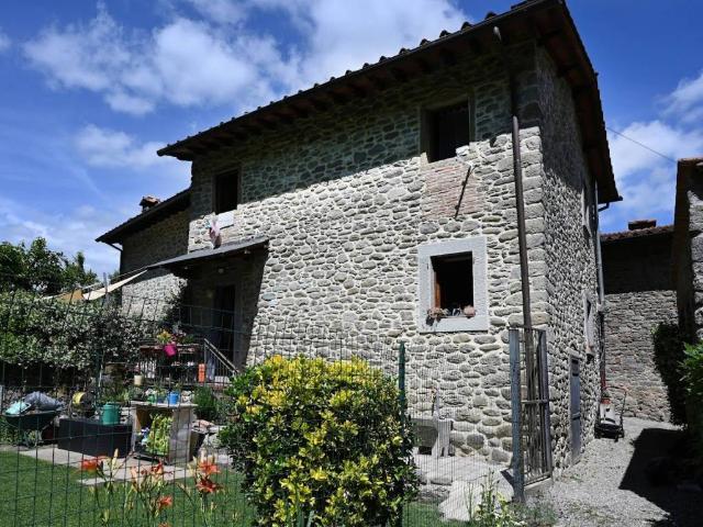 Villa Indipendente in vendita a Strada in Casentino, Castel San Niccolò