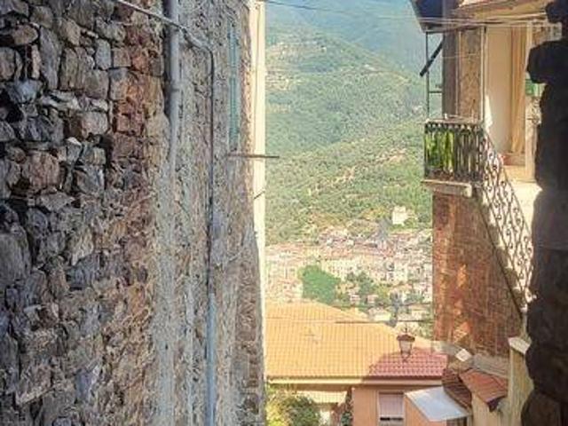 Villa Indipendente in vendita a Castel Vittorio, Liguria