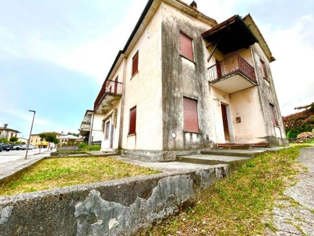 Villa Indipendente in vendita a Pieve del Grappa, Castelcucco
