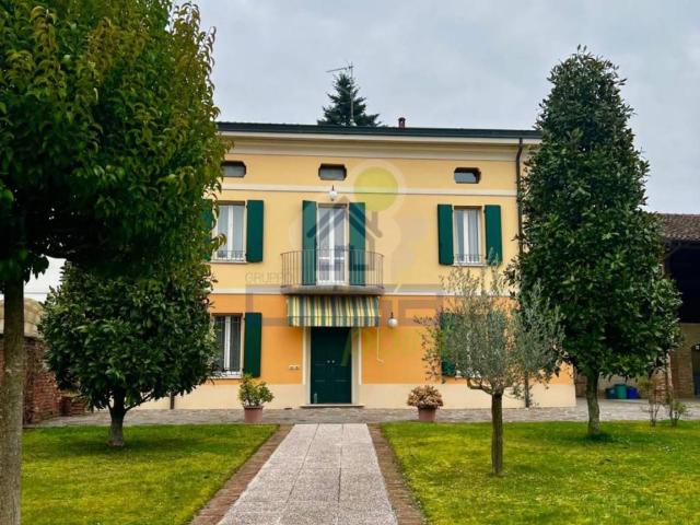 Villa Indipendente in vendita a Casteldidone, Lombardia