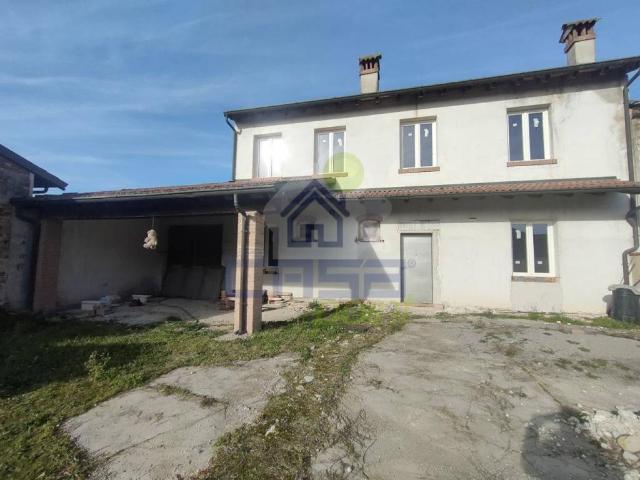 Villa Indipendente in vendita a Casteldidone, Lombardia