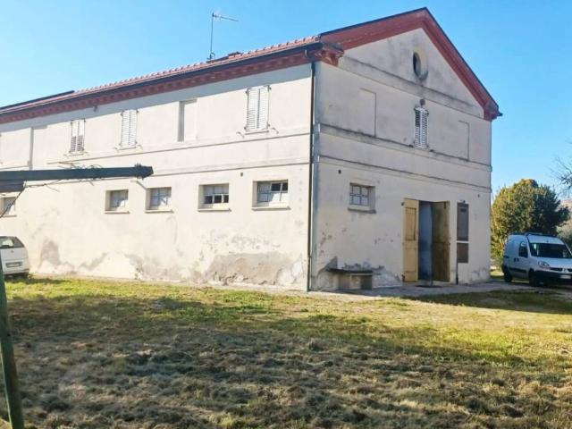 Villa Indipendente in vendita a Sant'Agostino, Marche