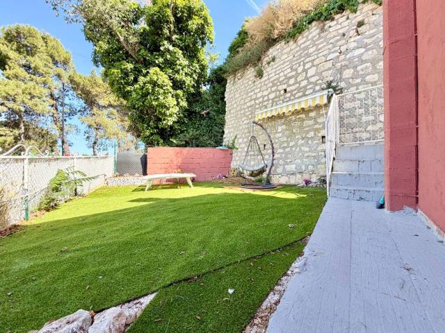 Villa Indipendente in vendita a Sant'Agostino, Marche