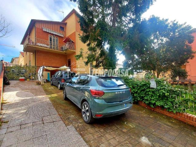Villa Indipendente in vendita a Sant'Agostino, Marche