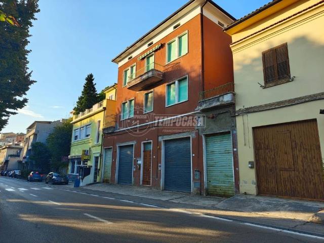 Villa Indipendente in vendita a Sant'Agostino, Marche
