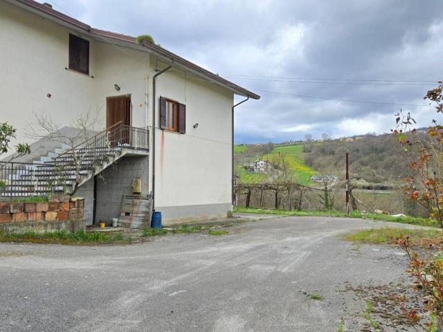 Villa Indipendente in vendita a Castelfranci, Campania