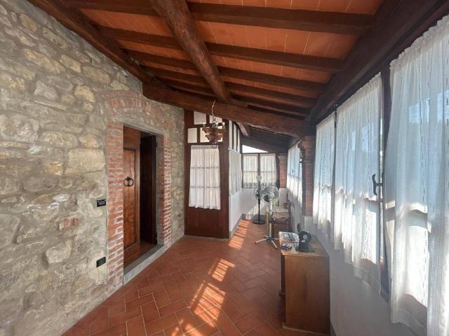 Villa Indipendente in vendita a Castelfranco Piandiscò, Toscana