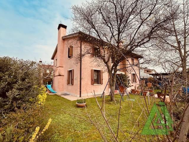 Villa Indipendente in vendita a Castelfranco Veneto, Veneto