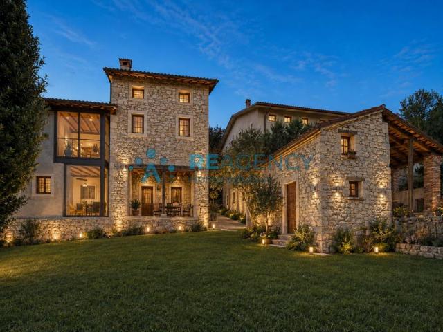 Villa Indipendente in vendita a Castelgomberto, Veneto