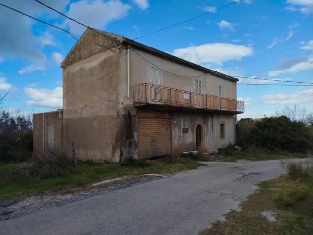 Villa Indipendente in vendita a Ucria, Sicilia